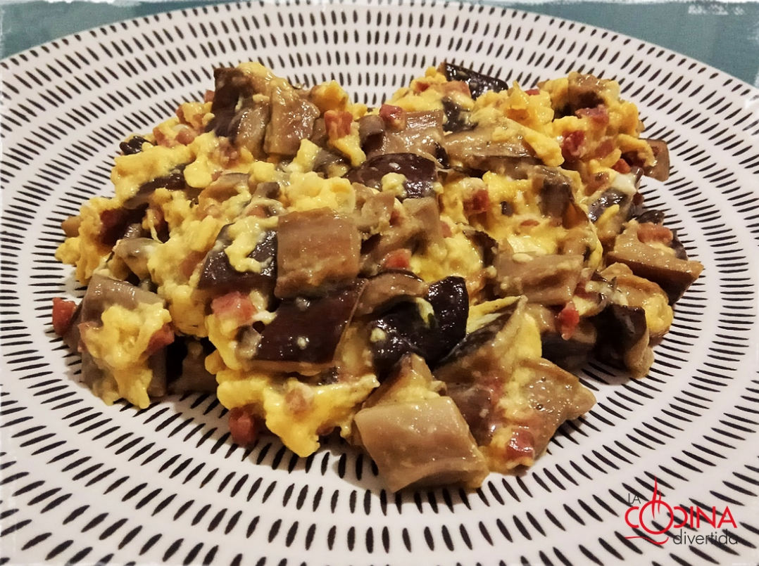 Revuelto de setas con huevo y jamón.